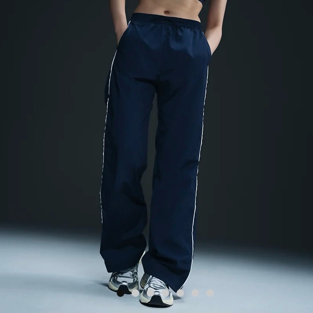 Nike Windrunner navy/white *NWT
size small (4-6)